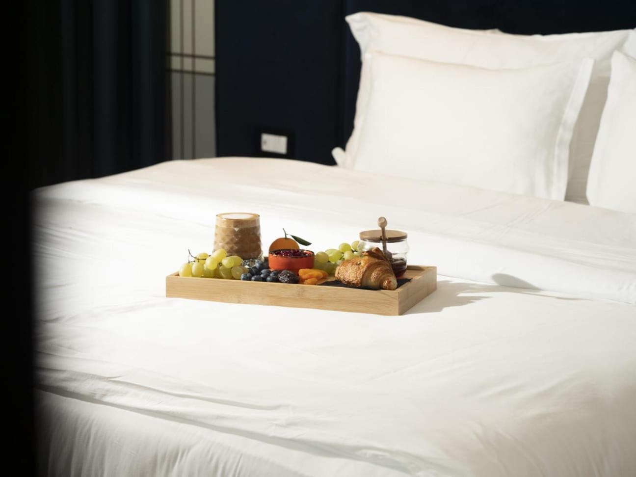 Moncafe Boutique Hotel & Spa 地拉那 外观 照片