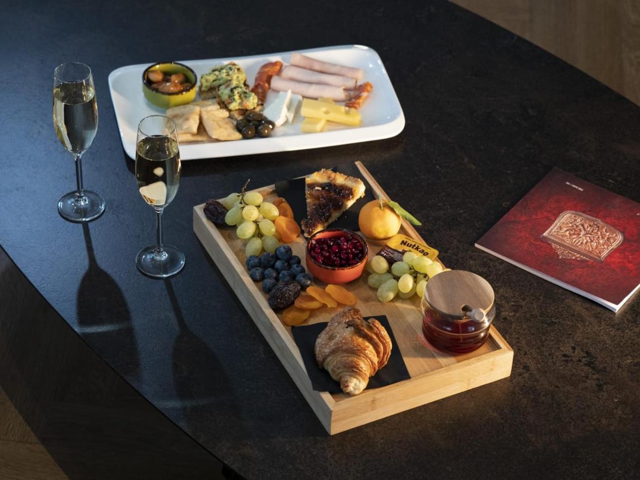 Moncafe Boutique Hotel & Spa 地拉那 外观 照片
