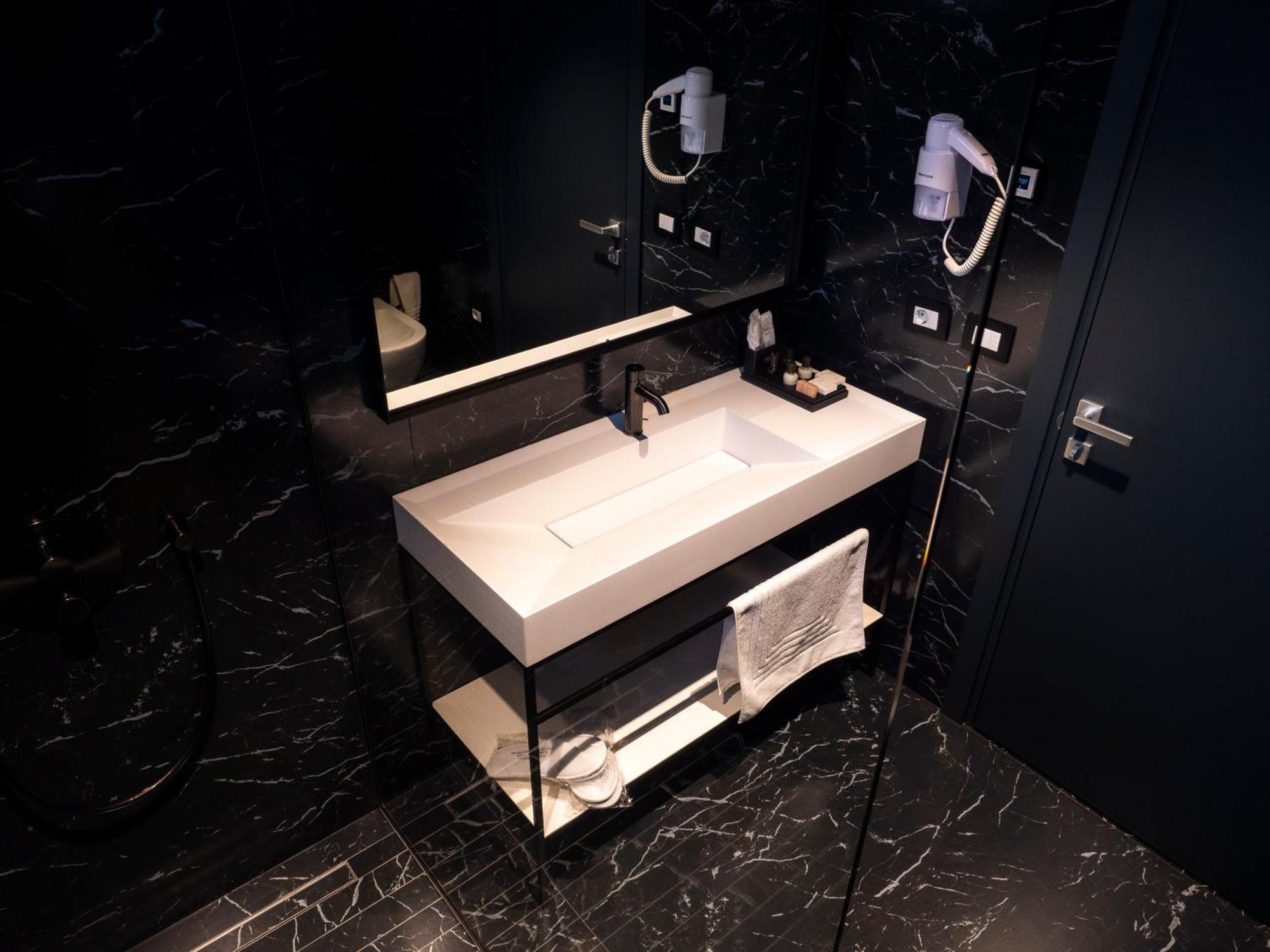 Moncafe Boutique Hotel & Spa 地拉那 外观 照片
